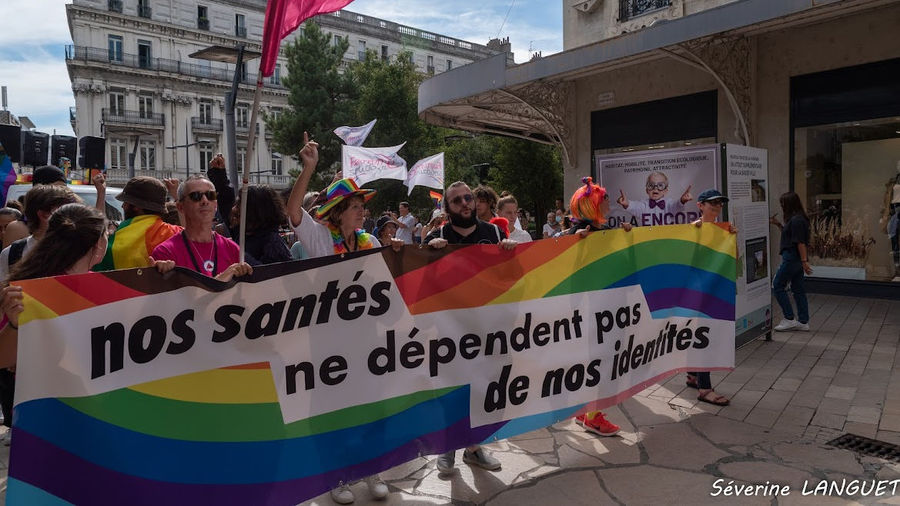 La banderole 2021 en tête de la marche